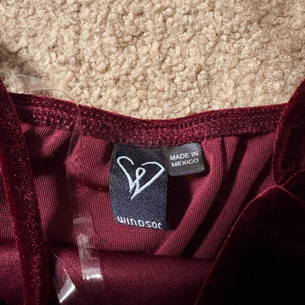 Windsor Burgundy Homecoming dress - Picture 2 of 5